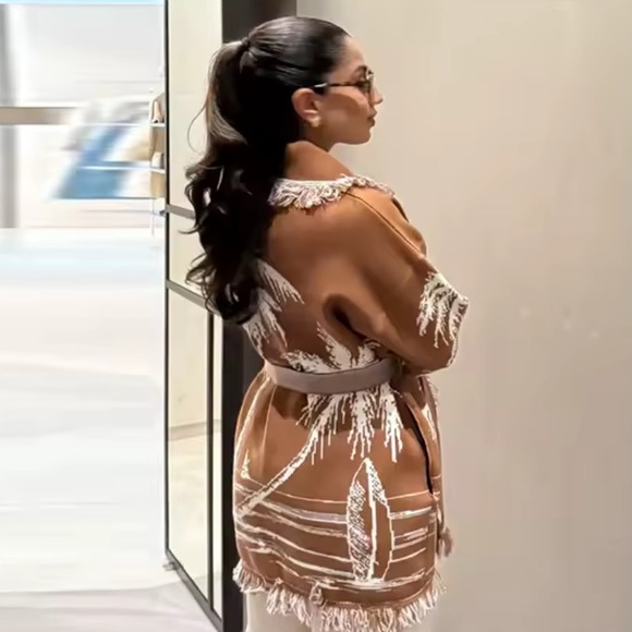 NWT $98 Tropicana Brown and Cream Fringe Cardigan - Picture 2 of 5